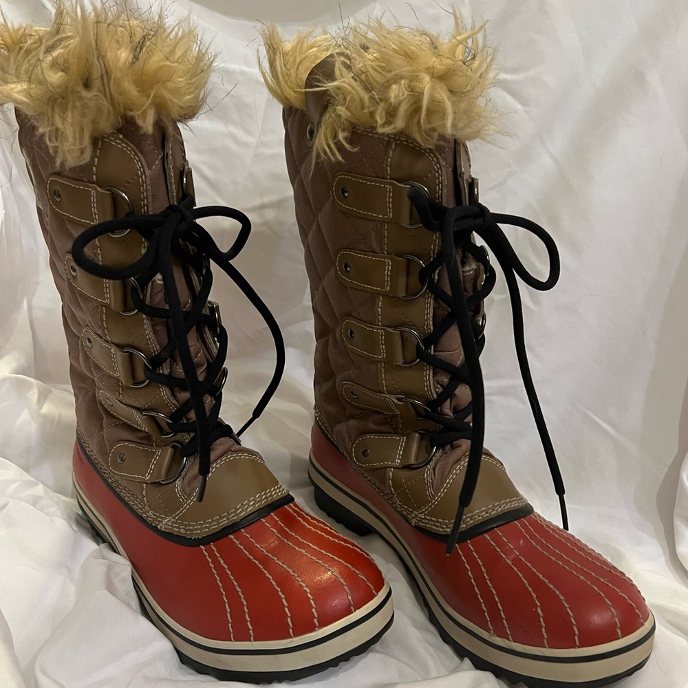 Women’s Sorel Lace-Up Snowboots